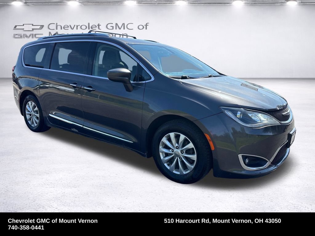 Used 2018 Chrysler Pacifica Touring-L Plus FWD image 8