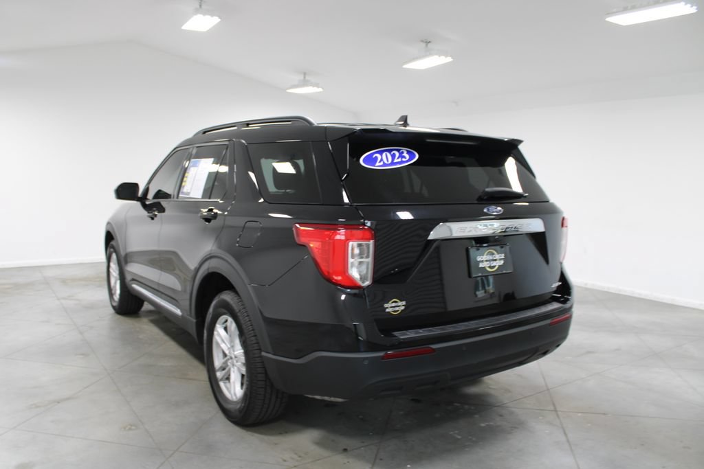 Used 2023 Ford Explorer XLT AWD/4WD image 7