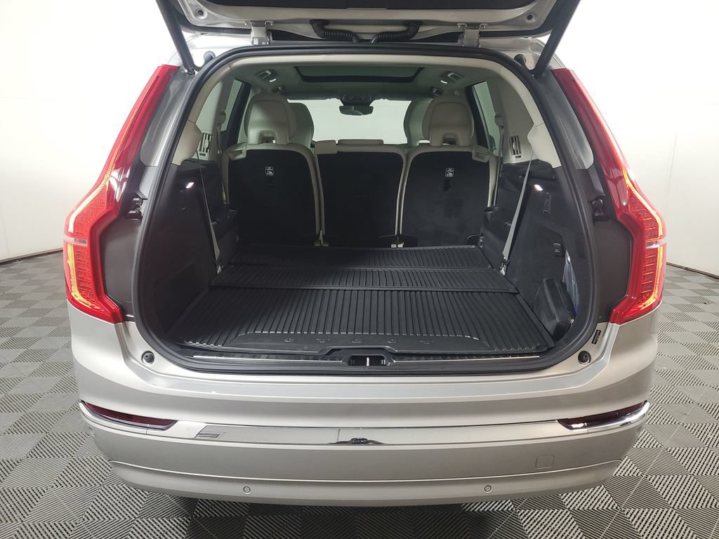 Certified 2025 Volvo XC90 B5 Core w/ Protection Package AWD/4WD image 8