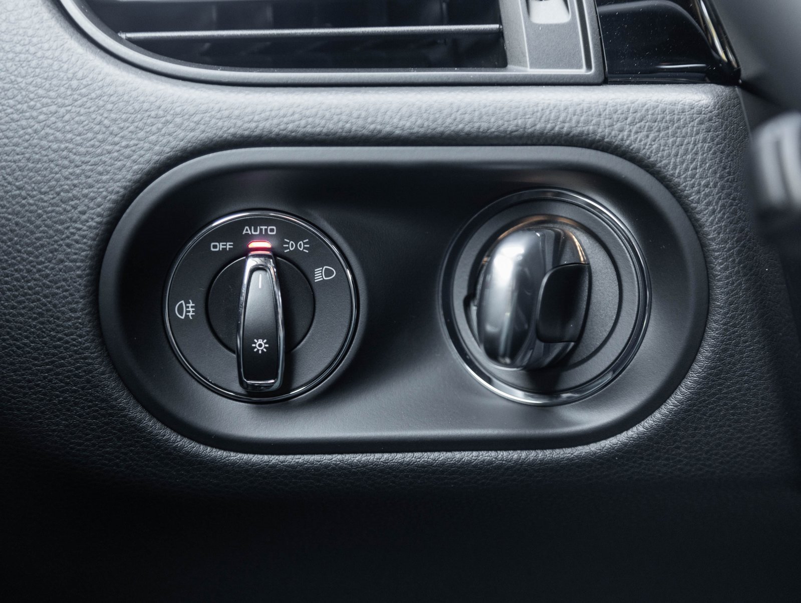 New 2026 Porsche Macan image 17