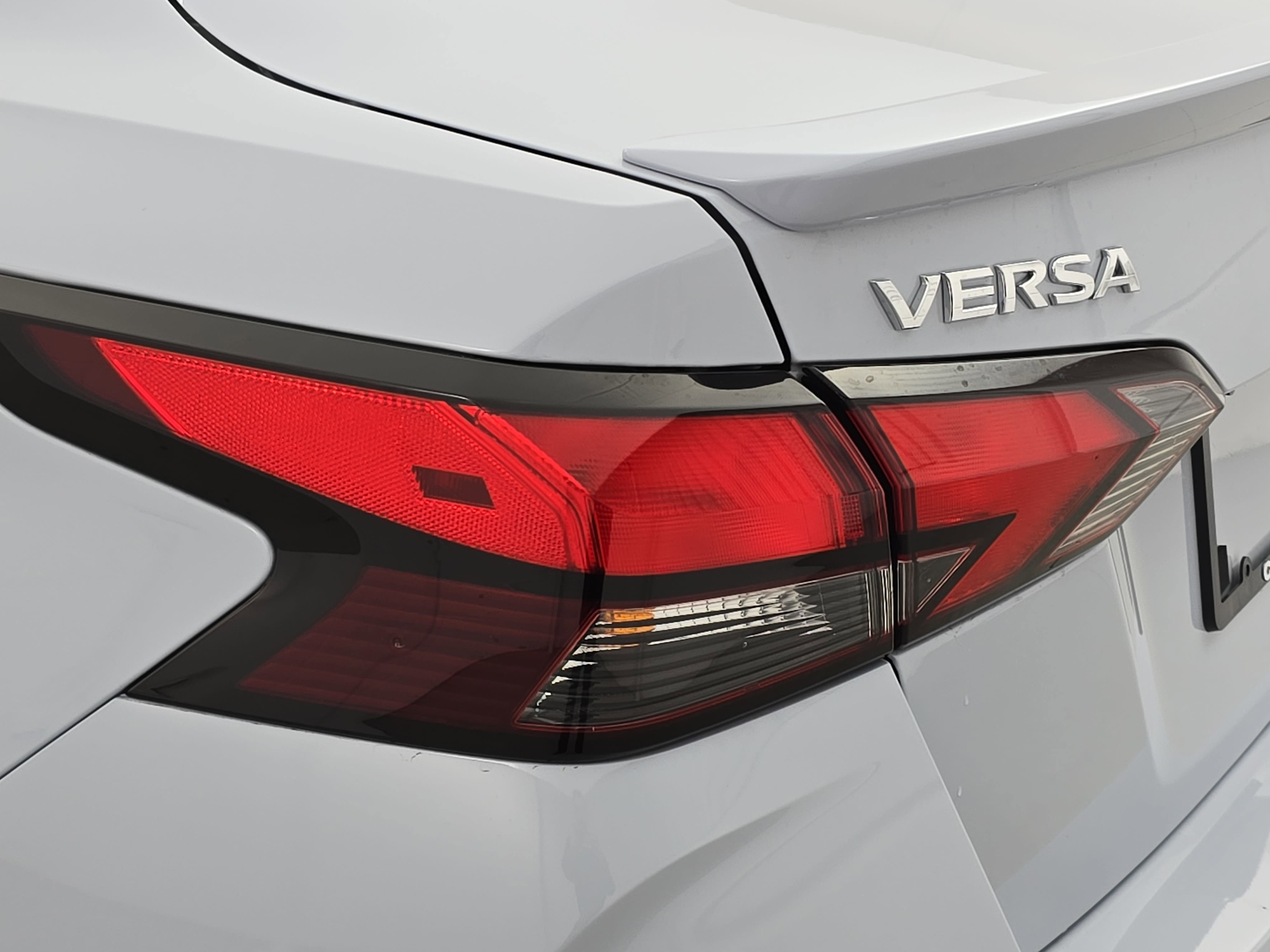 New 2025 Nissan Versa SR w/ Trunk Package FWD image 31