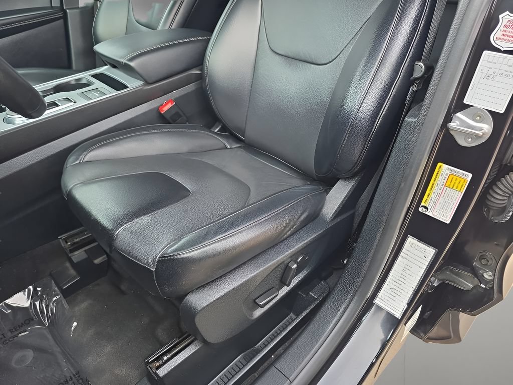 Used 2022 Ford Edge Titanium AWD/4WD image 13