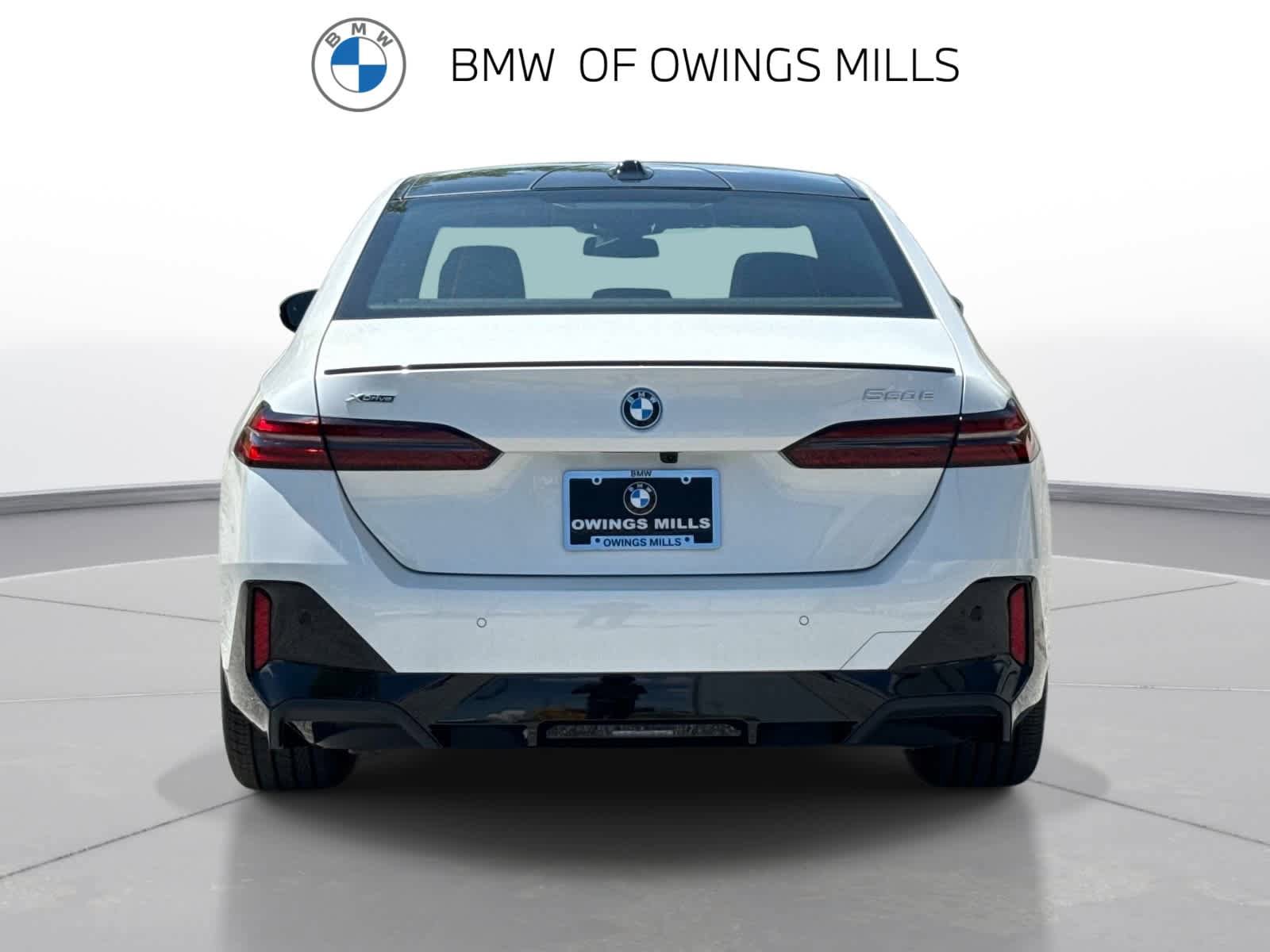 New 2026 BMW 550e xDrive w/ Premium Package AWD/4WD image 7