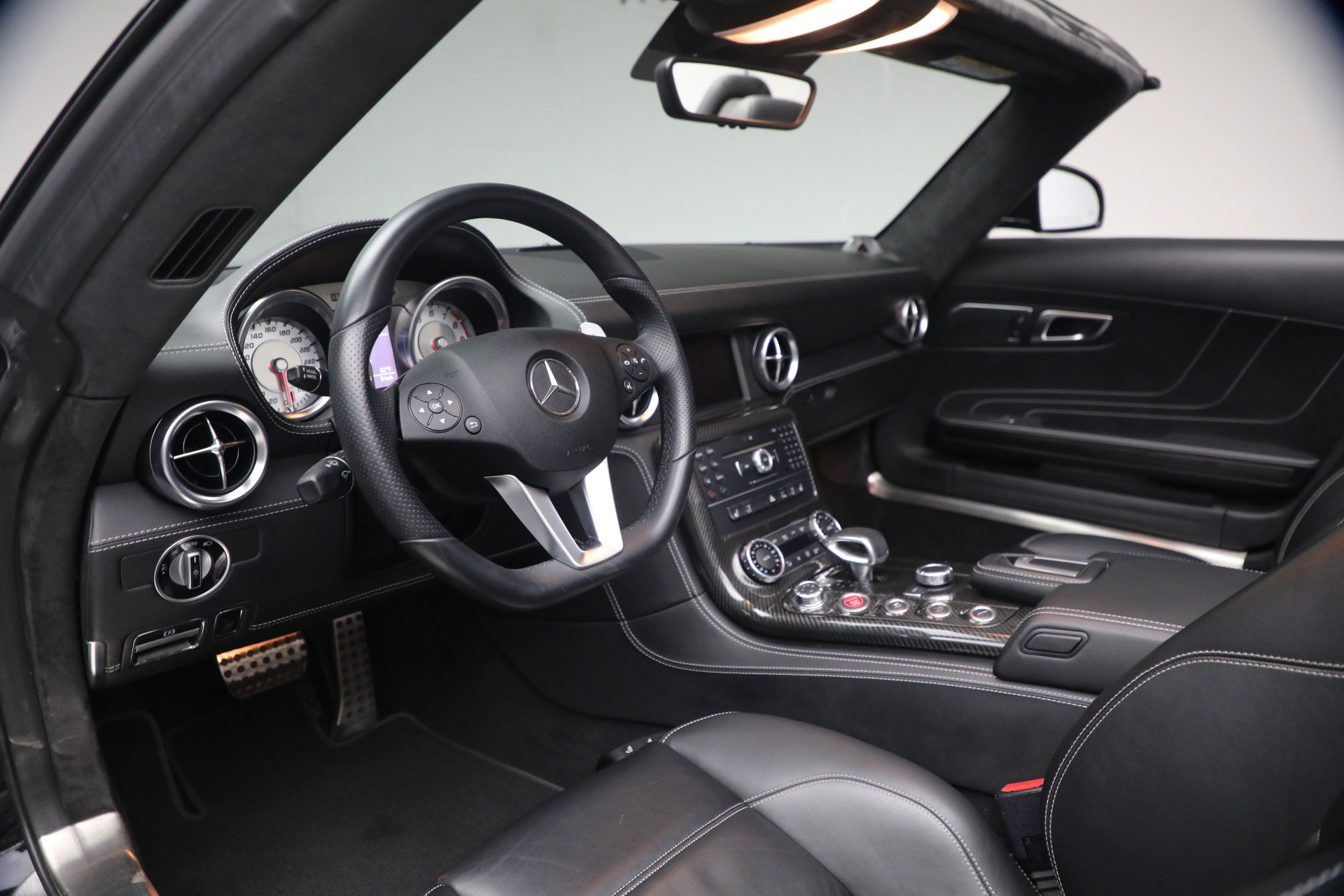 Used 2012 Mercedes-Benz SLS AMG Roadster image 15