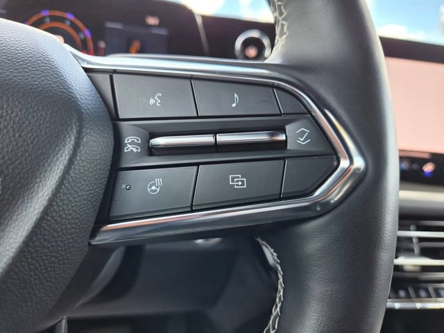 Used 2025 Chevrolet Traverse LT AWD/4WD image 17