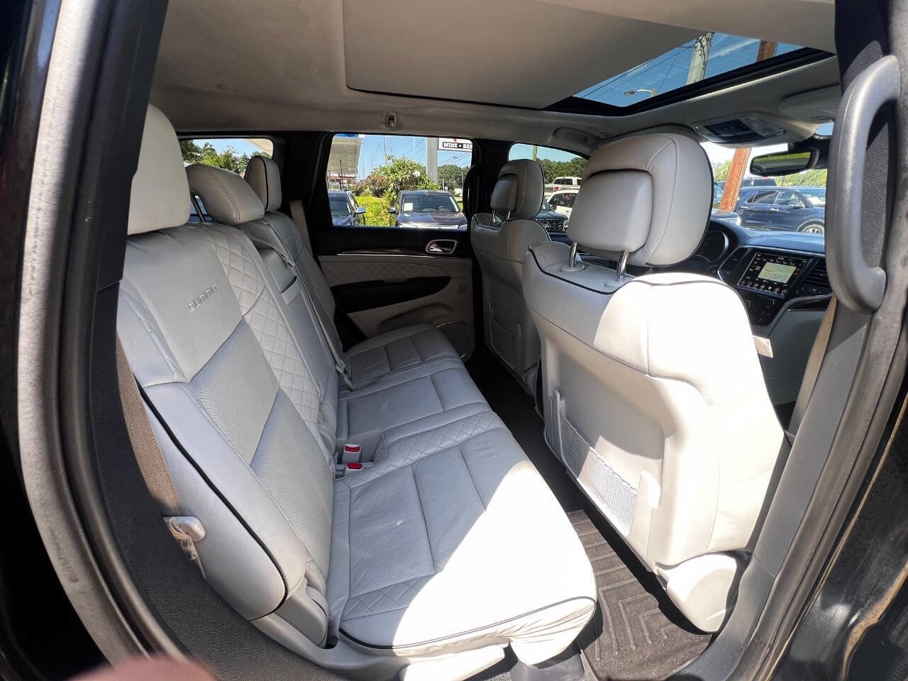 Used 2018 Jeep Grand Cherokee Summit image 11
