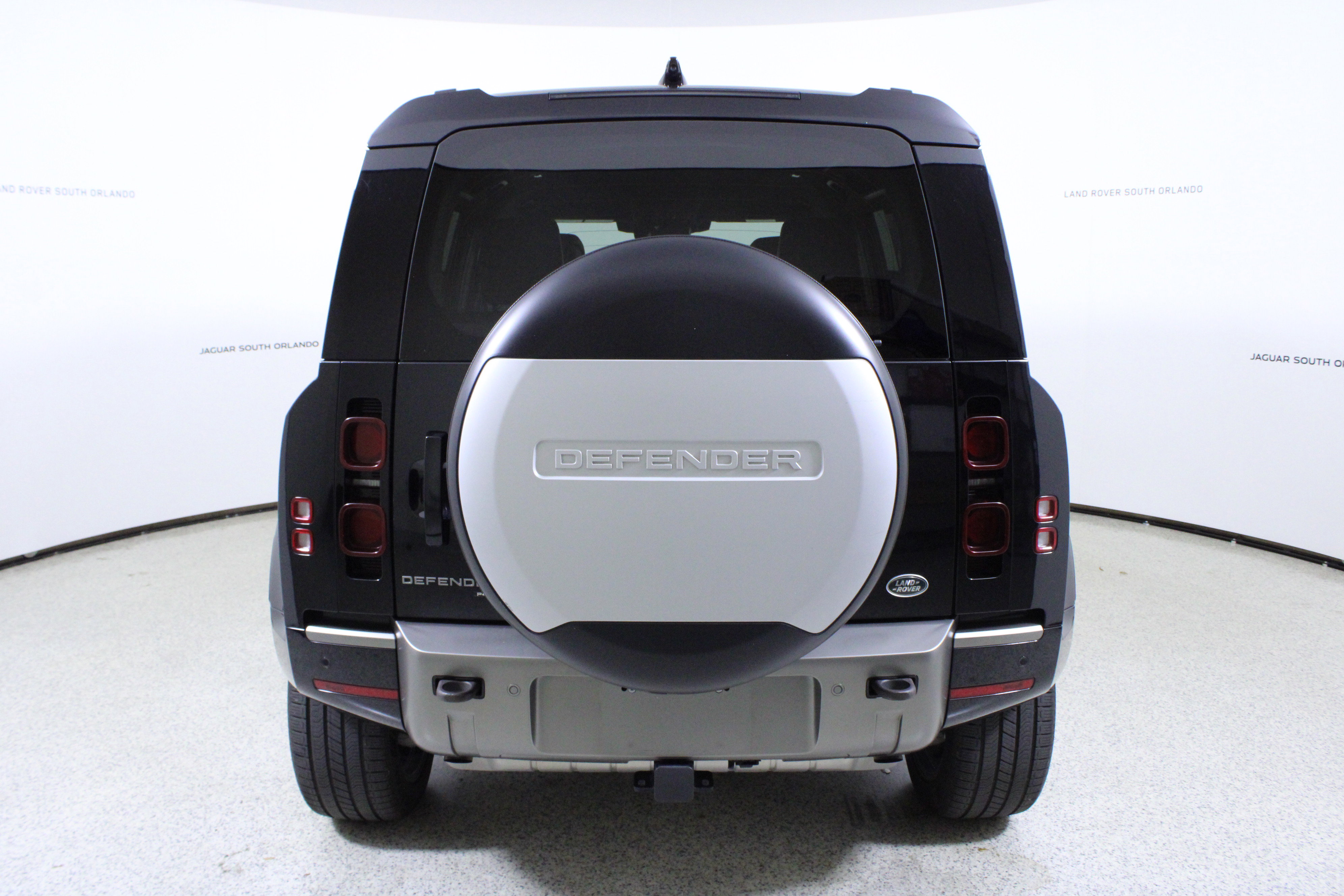 Used 2021 Land Rover Defender 110 X-Dynamic HSE AWD/4WD image 6