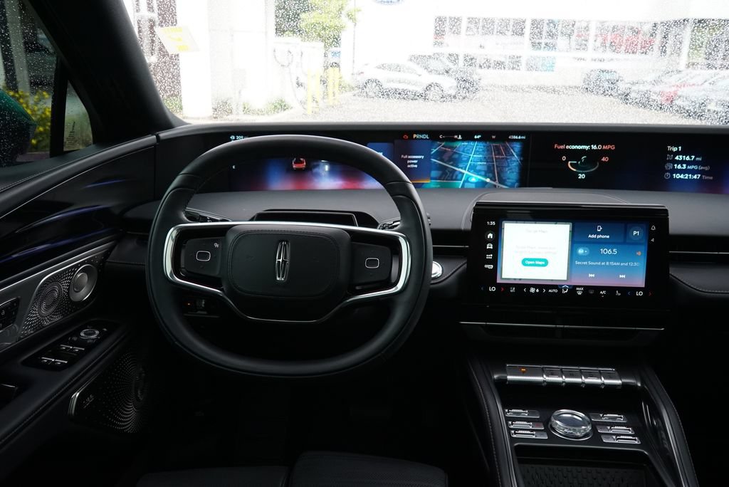 Certified 2025 Lincoln Nautilus Reserve AWD/4WD image 10