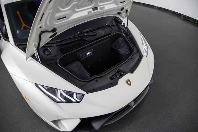 Used 2018 Lamborghini Huracan Performante image 25
