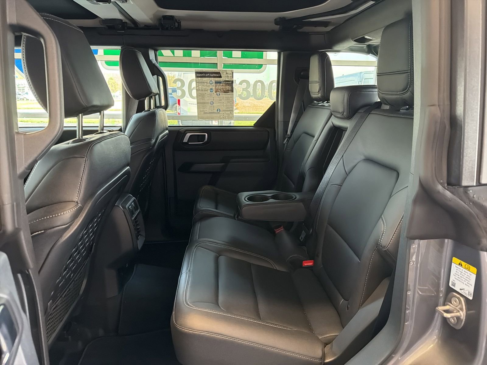 Used 2025 Ford Bronco Badlands image 14