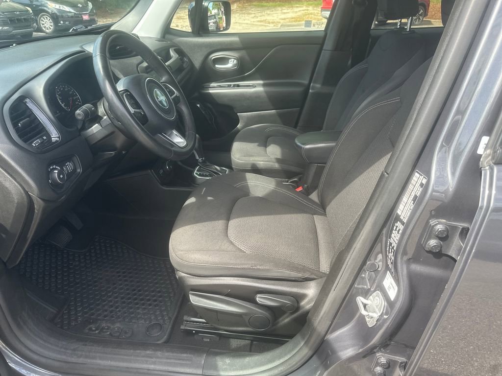 Used 2023 Jeep Renegade Altitude AWD/4WD image 8