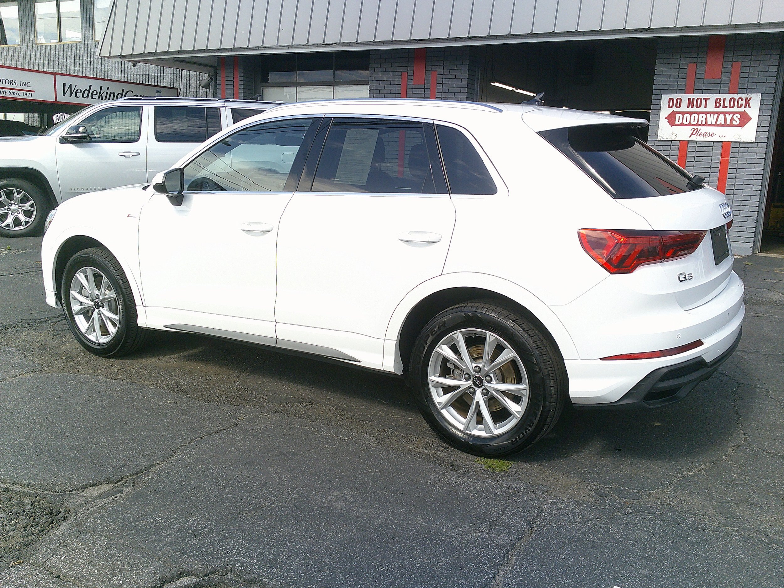 Used 2025 Audi Q3 2.0T Premium AWD/4WD image 13