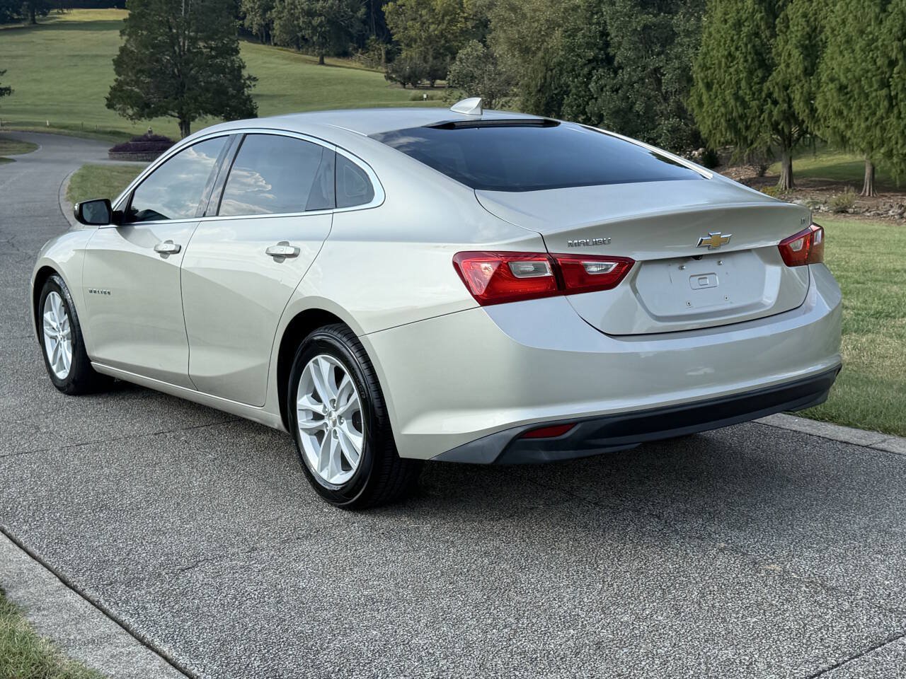 Used 2016 Chevrolet Malibu LT w/ Leather Package FWD image 9