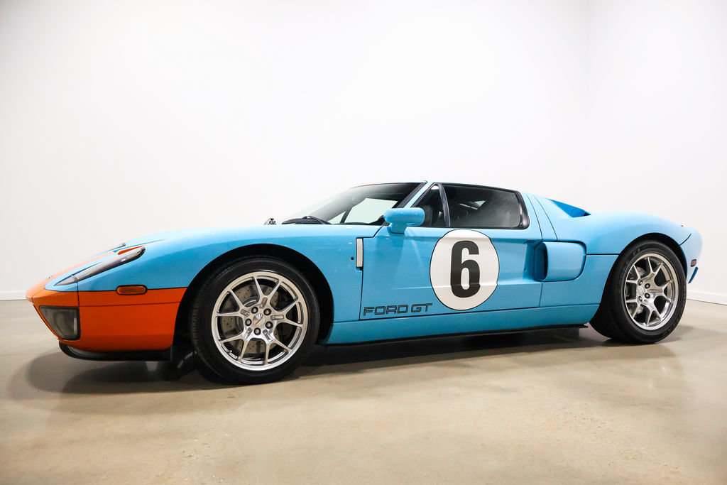 Used 2006 Ford GT RWD image 11