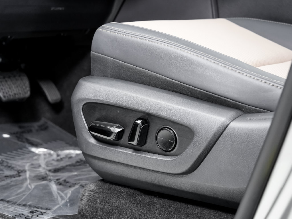 Used 2025 Lexus GX 550 AWD/4WD image 11
