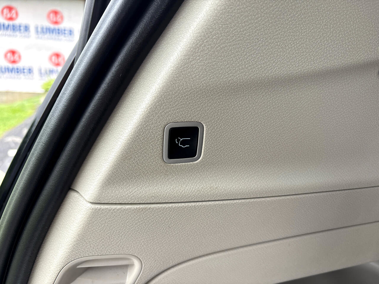 Used 2023 Chrysler Voyager LX image 29