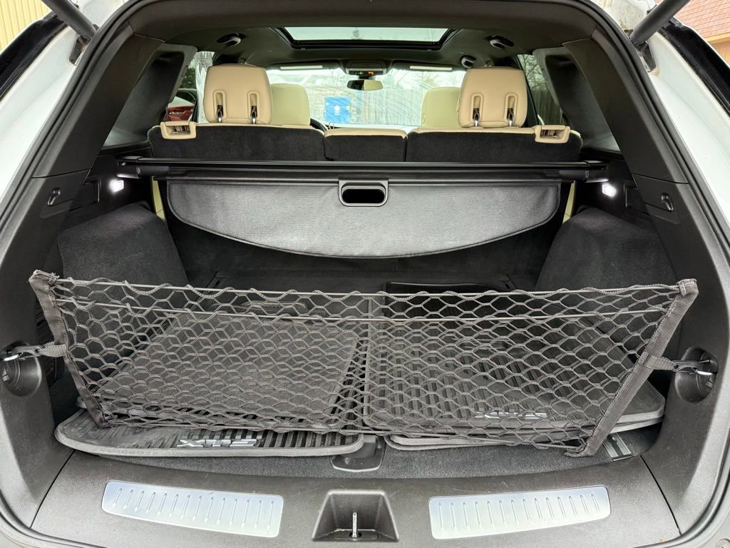 Used 2018 Cadillac XT5 Luxury w/ Driver Awareness Package image 19