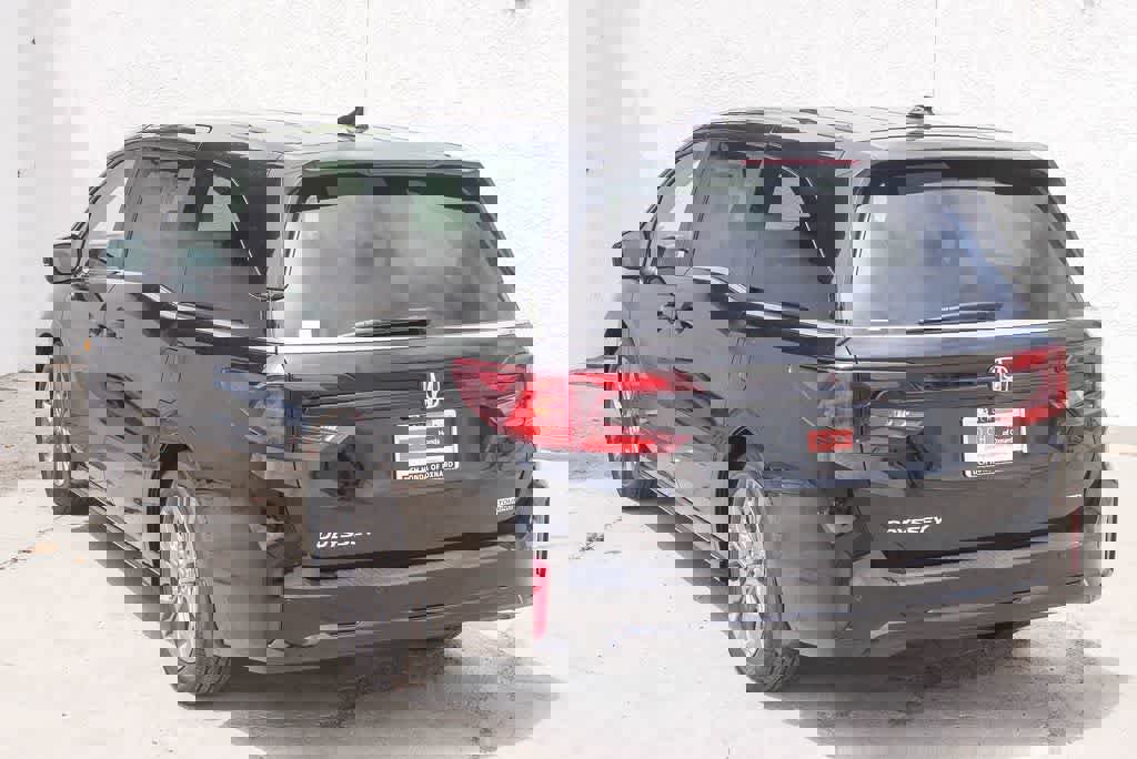 New 2026 Honda Odyssey Touring image 9