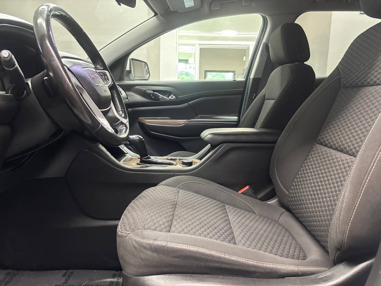 Used 2019 GMC Acadia SLE FWD image 16