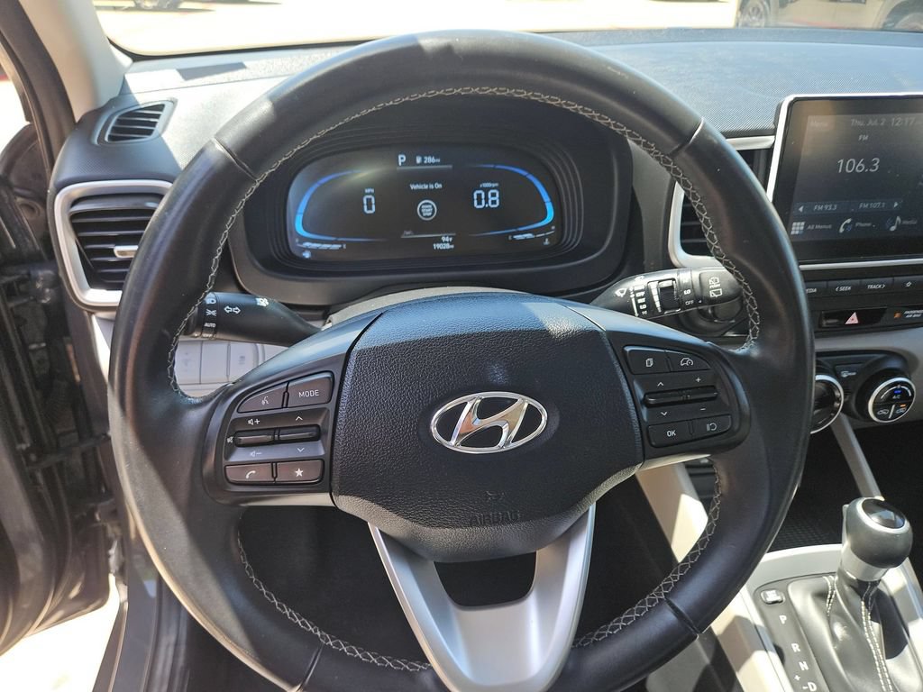 Used 2025 Hyundai Venue SEL FWD image 18