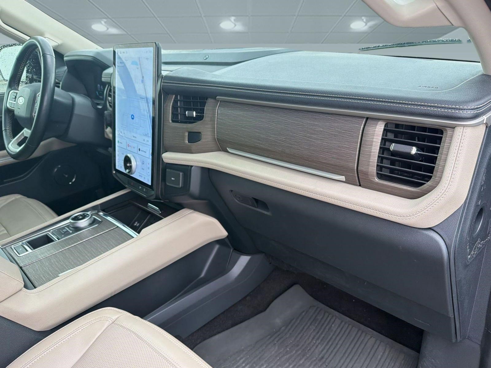 Used 2023 Ford Expedition Limited image 24