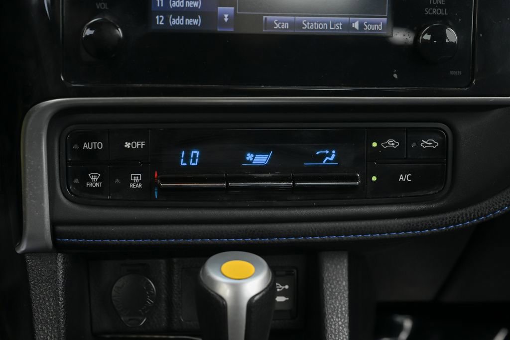 Used 2018 Toyota Corolla SE w/ Carpet Mat Package (TMS) FWD image 29