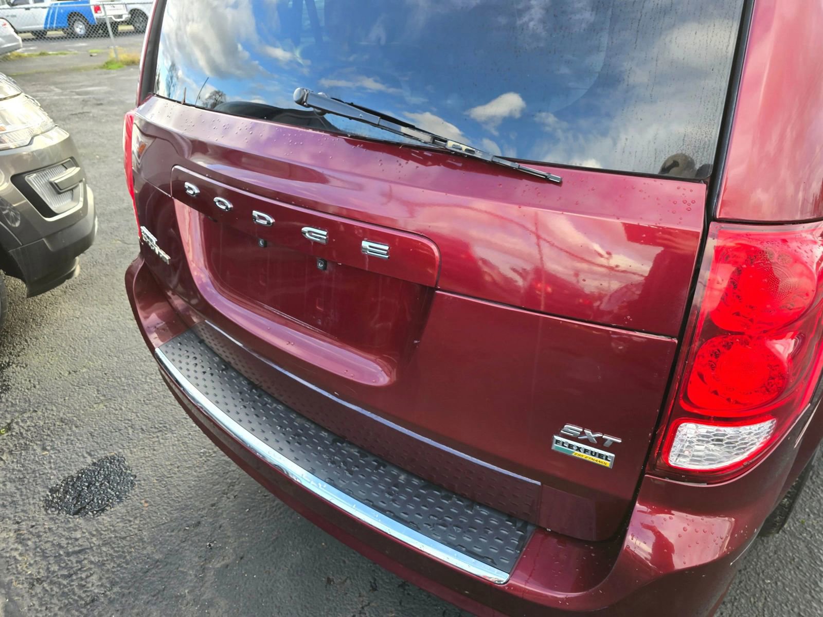 Used 2019 Dodge Grand Caravan SXT FWD image 12