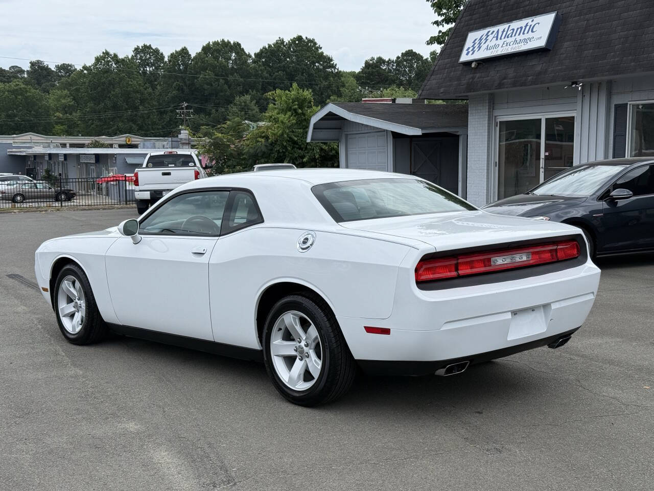 Used 2013 Dodge Challenger SXT RWD image 6