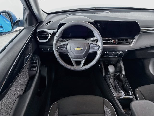 Used 2025 Chevrolet TrailBlazer LT AWD/4WD image 21