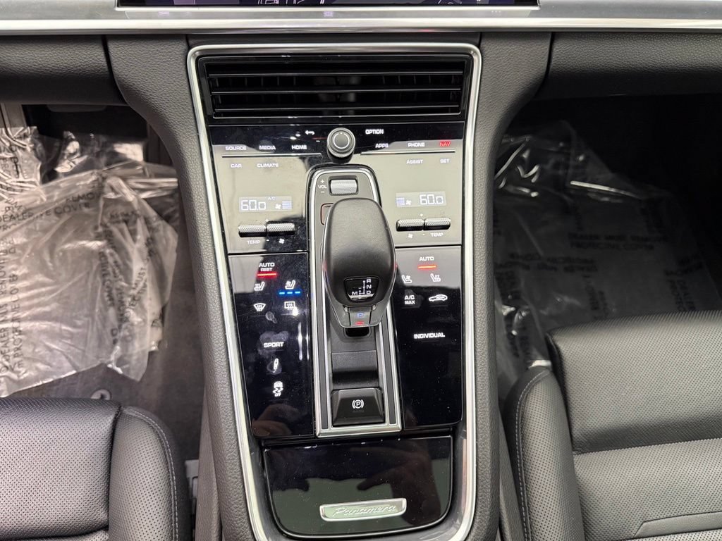 Used 2023 Porsche Panamera 4 Platinum Edition AWD/4WD image 16