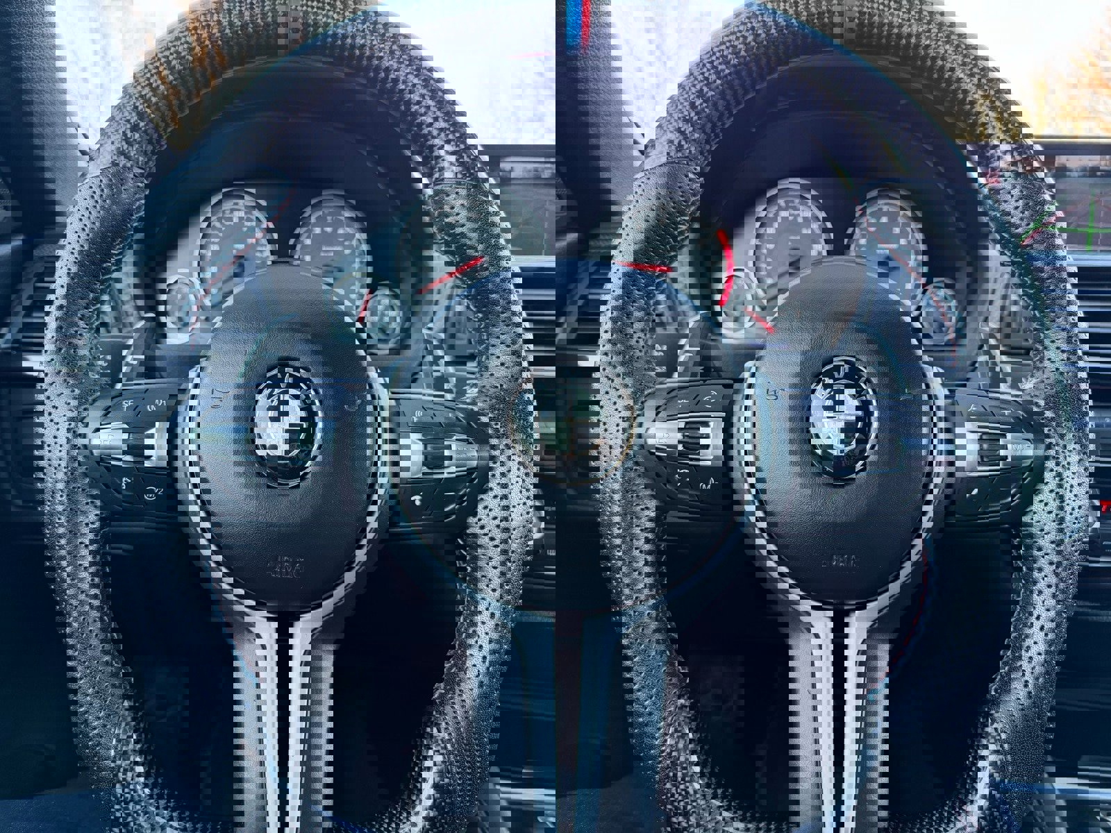 Used 2015 BMW M4 Convertible image 11