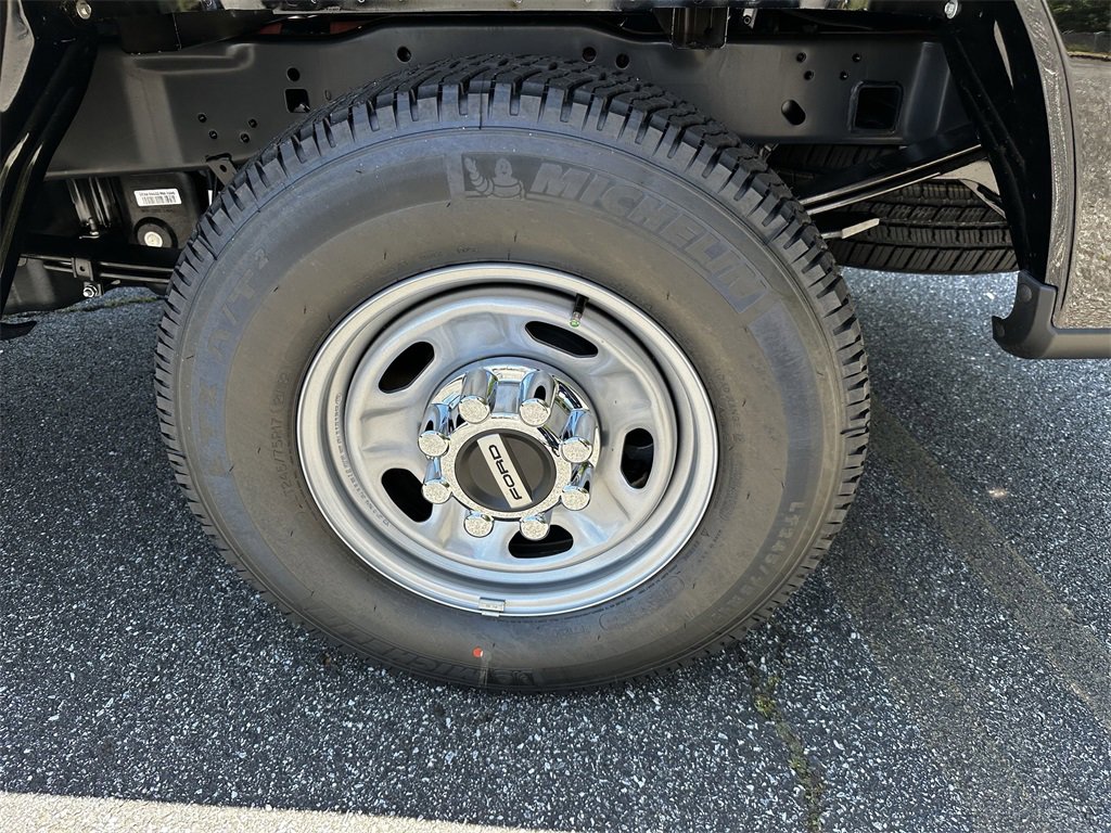 New 2025 Ford F250 XL w/ XL Chrome Package image 28
