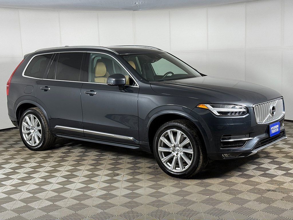 Used 2017 Volvo XC90 T6 Inscription w/ Vision Package image 2