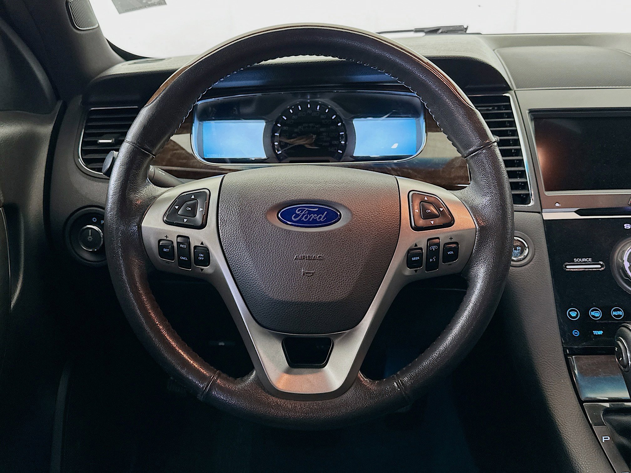 Used 2018 Ford Taurus Limited image 18