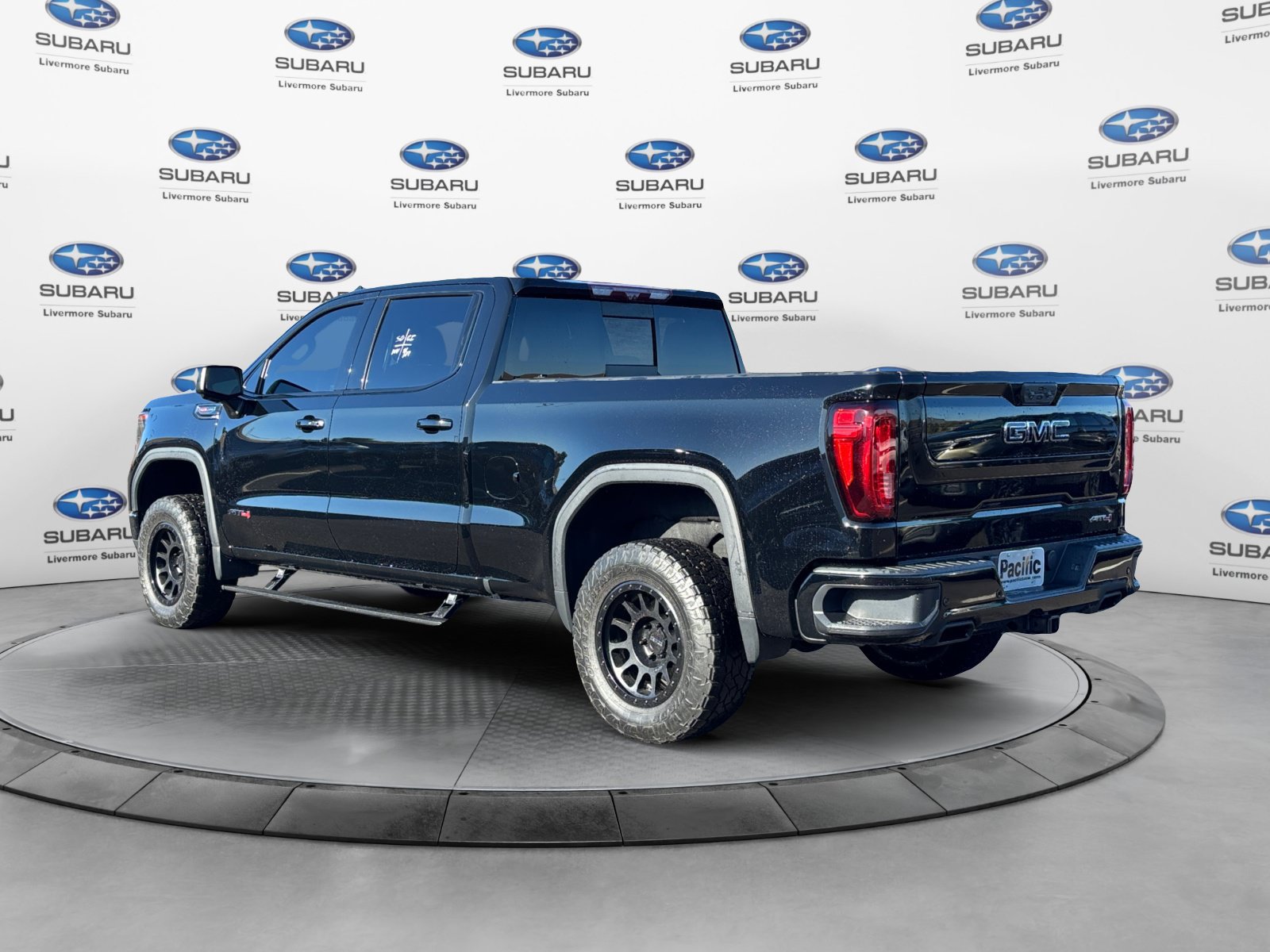 Used 2023 GMC Sierra 1500 AT4 w/ Technology Package AWD/4WD image 5