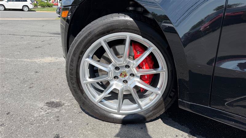 Used 2018 Porsche Macan Turbo AWD/4WD image 15