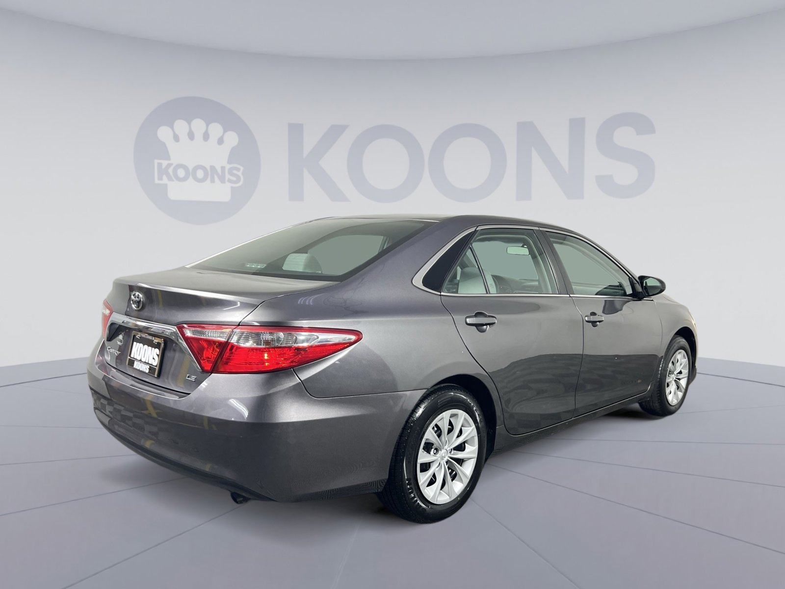 Used 2016 Toyota Camry LE image 5