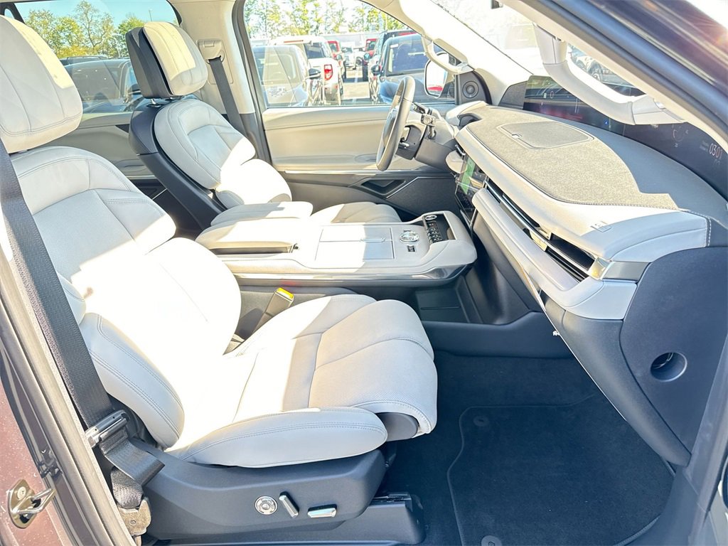 New 2025 Lincoln Navigator L Reserve image 22