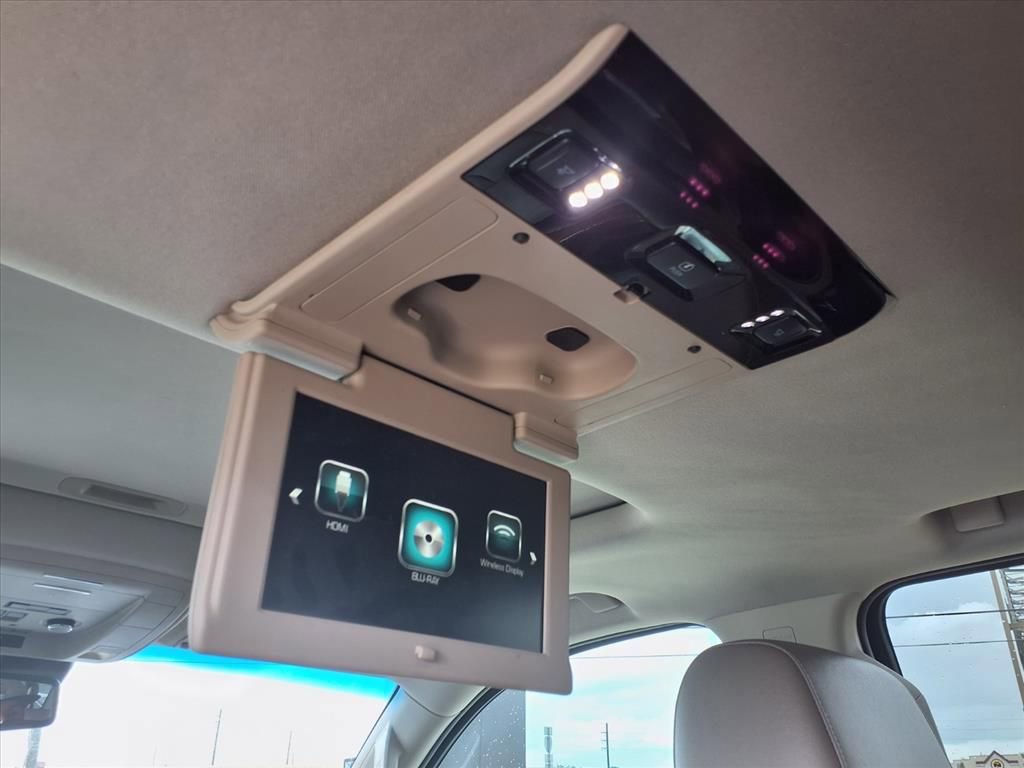 Used 2018 Chevrolet Suburban Premier image 16