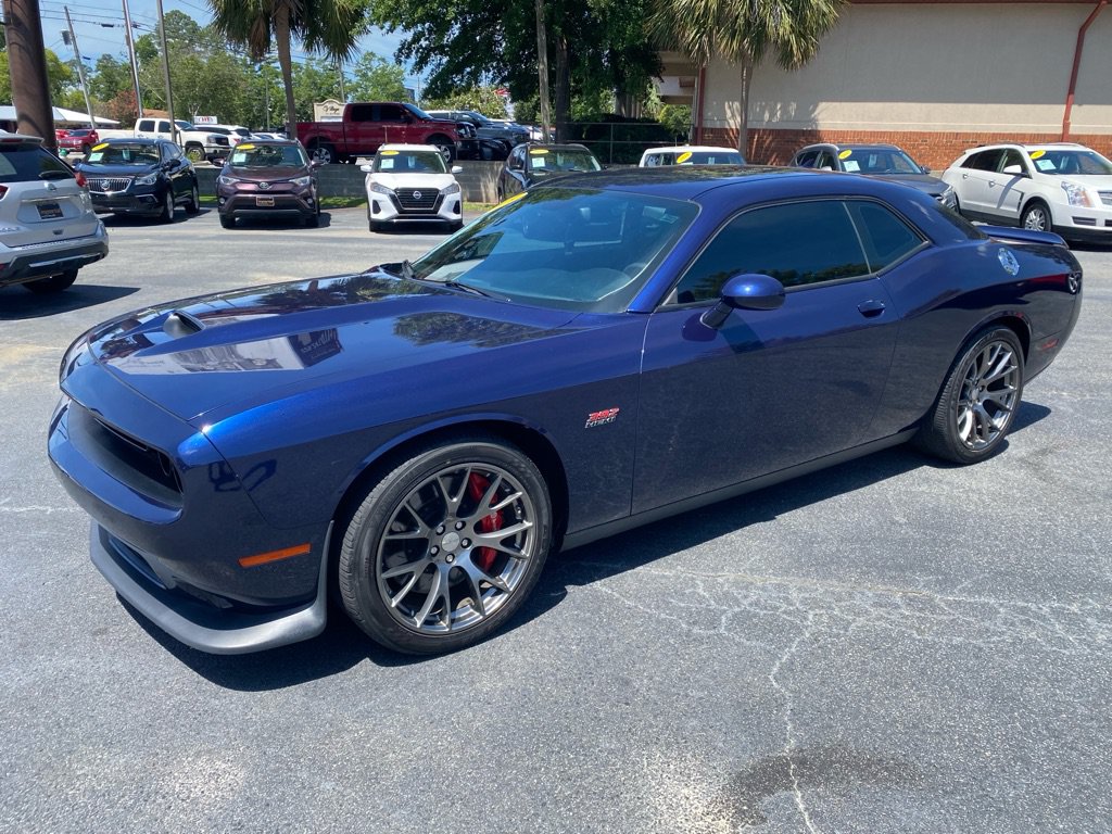 Used 2015 Dodge Challenger SRT RWD image 1