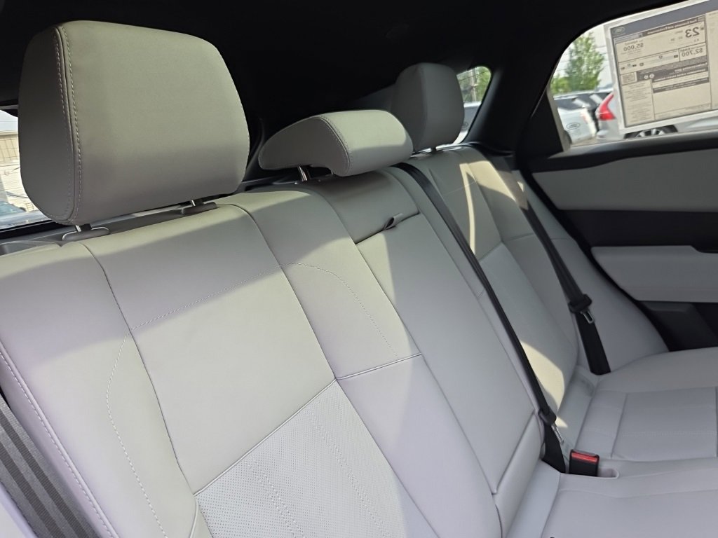 New 2026 Land Rover Range Rover Velar Dynamic SE image 18