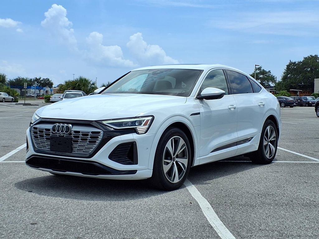 Used 2024 Audi Q8 e-tron Premium Plus w/ Premium Plus Package AWD/4WD image 3