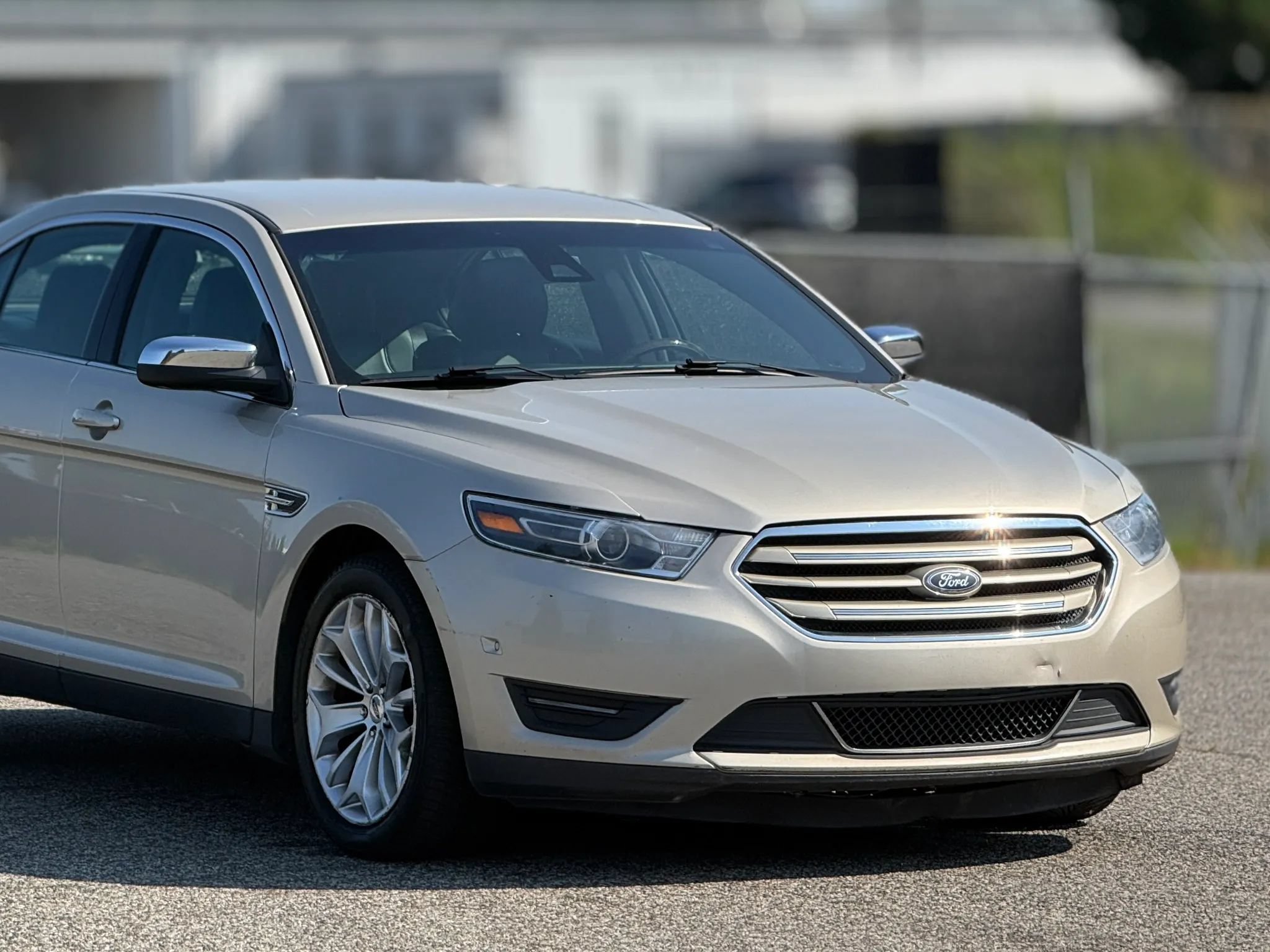 Used 2018 Ford Taurus Limited w/ Driver Assist Package AWD/4WD image 15