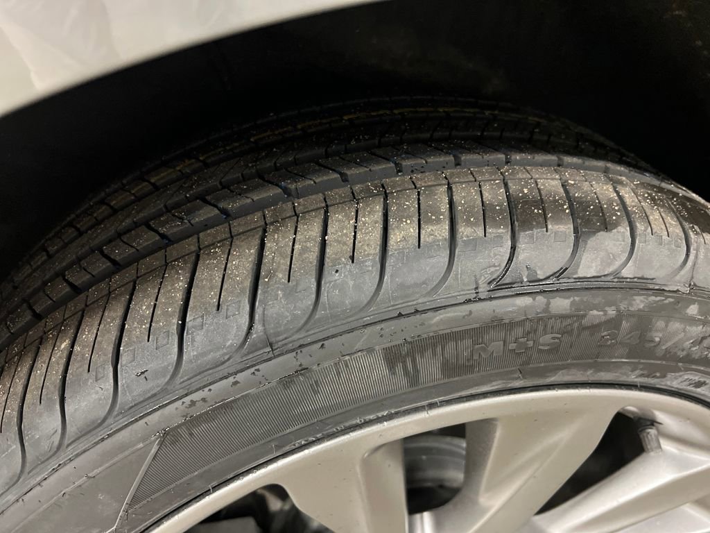 Certified 2021 Buick Envision Avenir w/ Technology Package II image 11