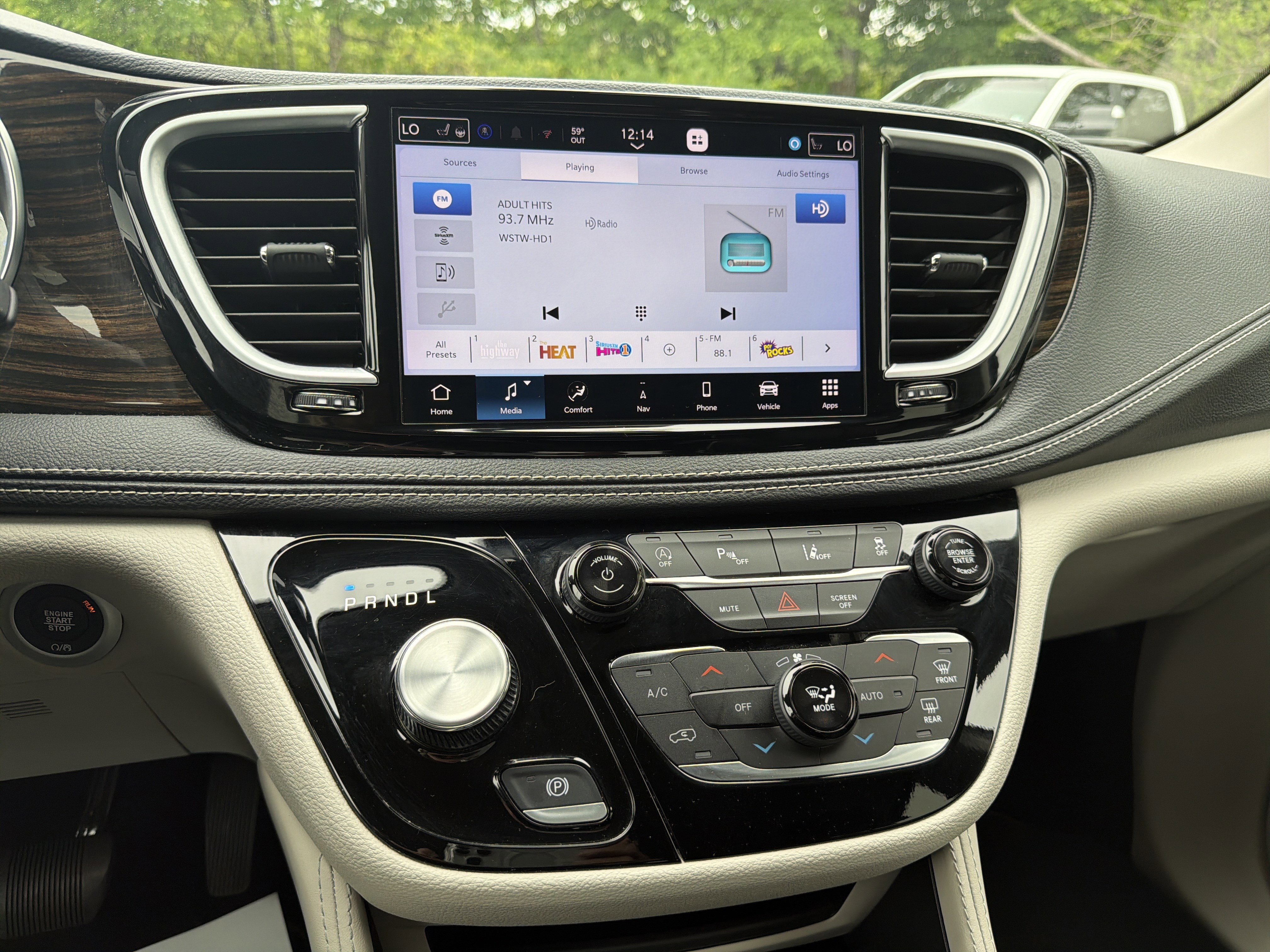 Used 2024 Chrysler Pacifica Limited FWD image 20
