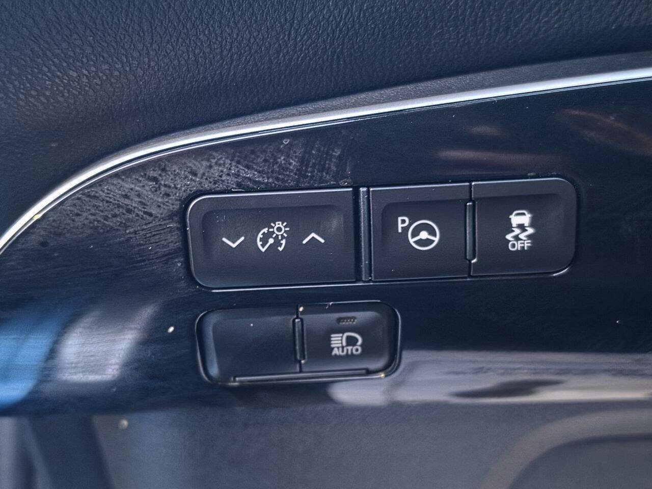 Used 2019 Toyota Prius LE FWD image 22