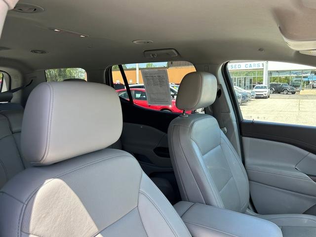 Used 2023 GMC Acadia SLT image 32