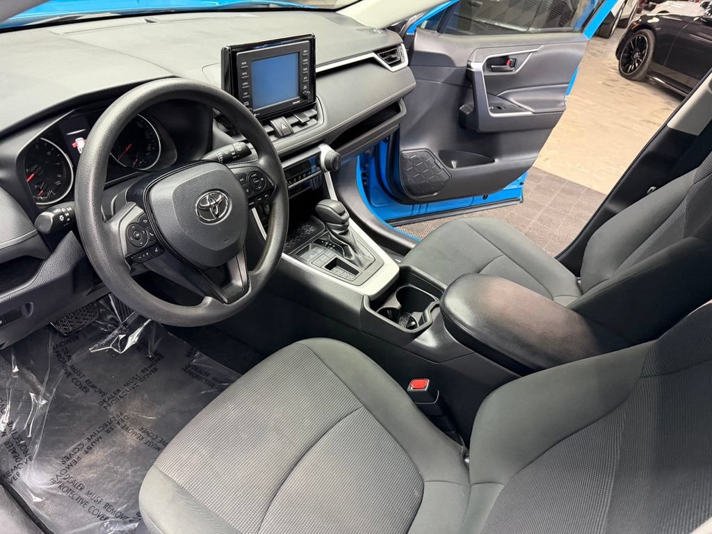 Used 2020 Toyota RAV4 LE FWD image 31