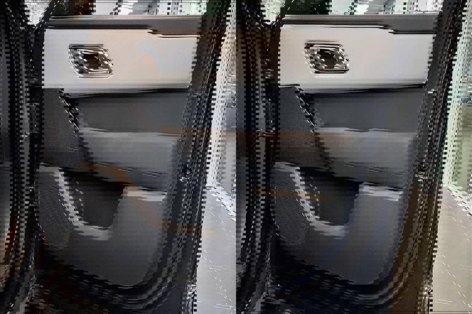 Used 2024 Land Rover Range Rover Velar Dynamic SE image 23