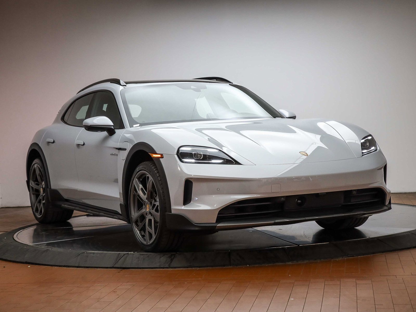 Used 2025 Porsche Taycan 4S image 7